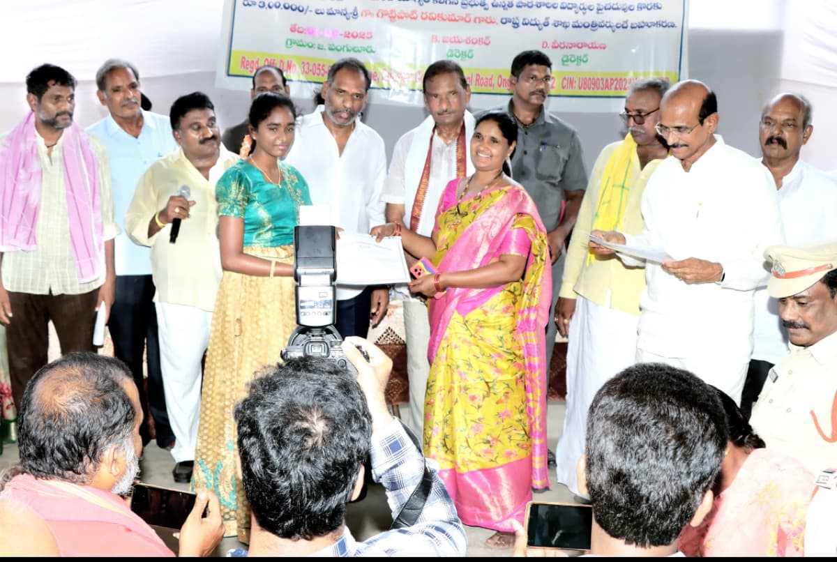 Student with parents at ceremony
