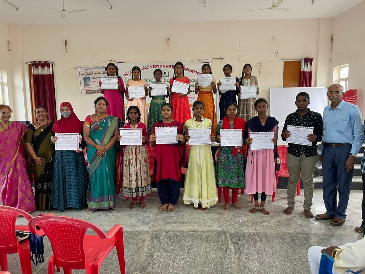 Scholars with certificates 2023